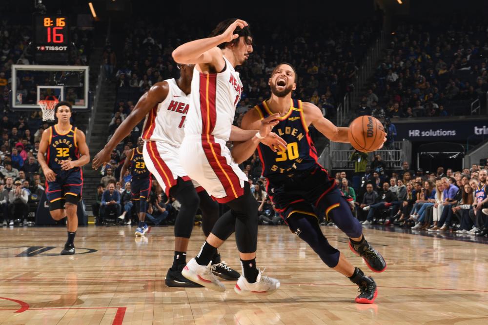 首回合3比 首回合3比