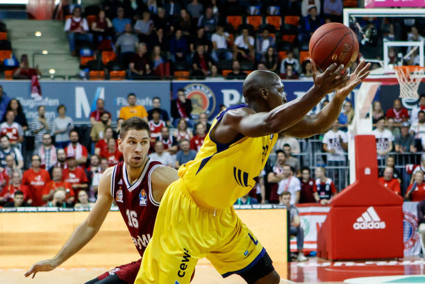 他凭借个人 他凭借个人